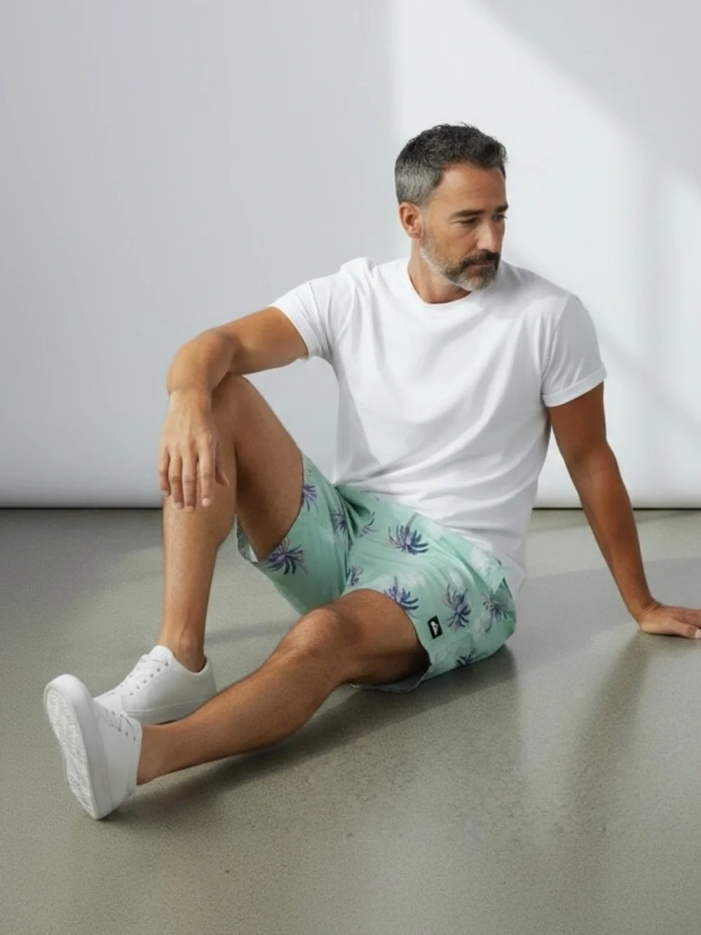 Quicksilver Men's Mint Green Palm-Print Swim Trunks Size XL